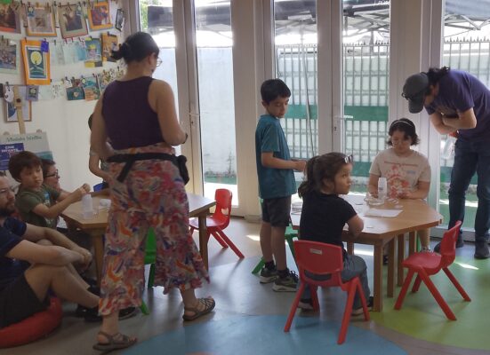 Taller minicientificos en accion de Ciencia Ok cambios de color ph con repollo morado escuchando tus neuronas bioamplificador eliminando bacterias gusanos polimericos gusanos comestibles vinagre bicarbonato de sodio alginato de sodio carbonato de calcio regalos para niños ciencia para niños taller en providencia regalos para niños ciencia para niños chile actividades para niños vacaciones navidad verano