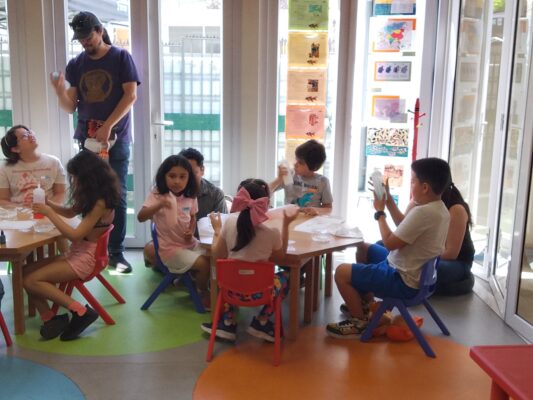 Taller minicientificos en accion de Ciencia Ok cambios de color ph con repollo morado escuchando tus neuronas bioamplificador eliminando bacterias gusanos polimericos gusanos comestibles vinagre bicarbonato de sodio alginato de sodio carbonato de calcio regalos para niños ciencia para niños taller en providencia regalos para niños ciencia para niños chile actividades para niños vacaciones navidad