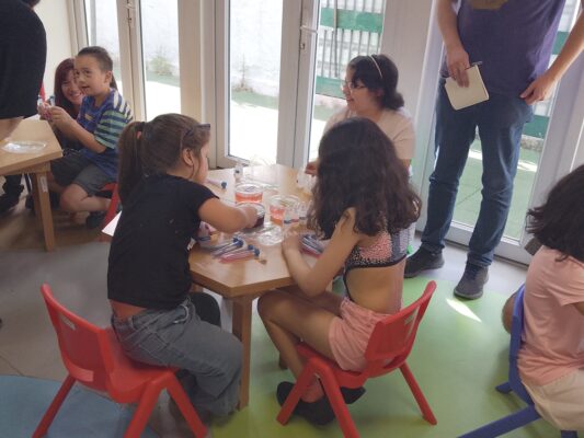 Taller minicientificos en accion de Ciencia Ok cambios de color ph con repollo morado escuchando tus neuronas bioamplificador eliminando bacterias gusanos polimericos gusanos comestibles vinagre bicarbonato de sodio alginato de sodio carbonato de calcio regalos para niños ciencia para niños taller en providencia regalos para niños ciencia para niños chile actividades para niños vacaciones navidad verano